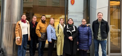 Processed 674A45B6 30AC 4E10 8B1F 3F6FD479B738 - Foto: Mari Kirsti Kaaen (Latin Amerika-gruppene), Lise Saga (Norsk Bonde- og Småbrukarlag), Diego Marin Rios (Attac), Helga Hustveit (Nei til EU), Isabelle Auby (Handelskampanjen), Elise Åsnes (Spire), Vilde Haugsnes (Latin Amerika-gruppene) og Frode Pleym (Greenpeace) på møte med næringsminister Cecilie Myrseth, onsdag 27.11.2024.