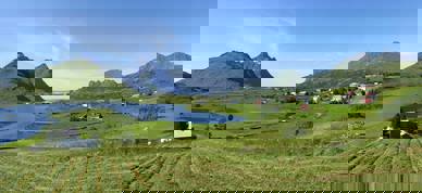 Jordbruk i vakkert landskap - Foto: Karl Sverre Holdal