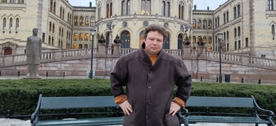 Tor Jacob Solberg foran Stortinget - Foto: Nora May Engeseth/NBS