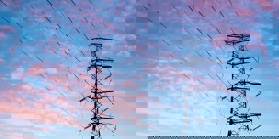 Strøm mast himmel strømstøtte - Foto: Nikola Johnny Mirkovi/Unsplash