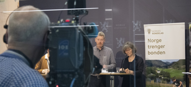 Jordbruksoppgjør 2022 Hoff, Gimming bak kamera - Foto: Nora May Engeseth/NBS