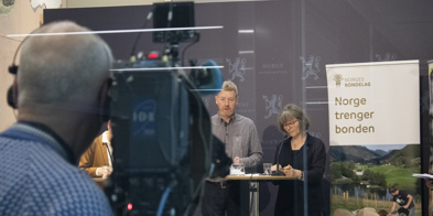 Jordbruksoppgjør 2022 Hoff, Gimming bak kamera - Foto: Nora May Engeseth/NBS